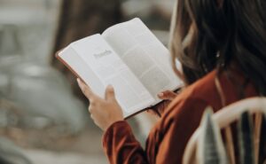 3 libros que debes leer si eres universitario, según la IA