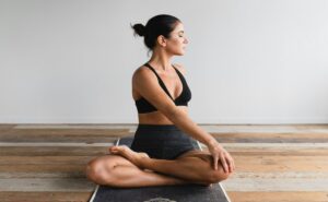 Aprende de yoga con este curso gratis y en línea