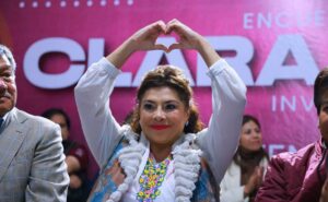 ¿Qué estudió Clara Brugada?