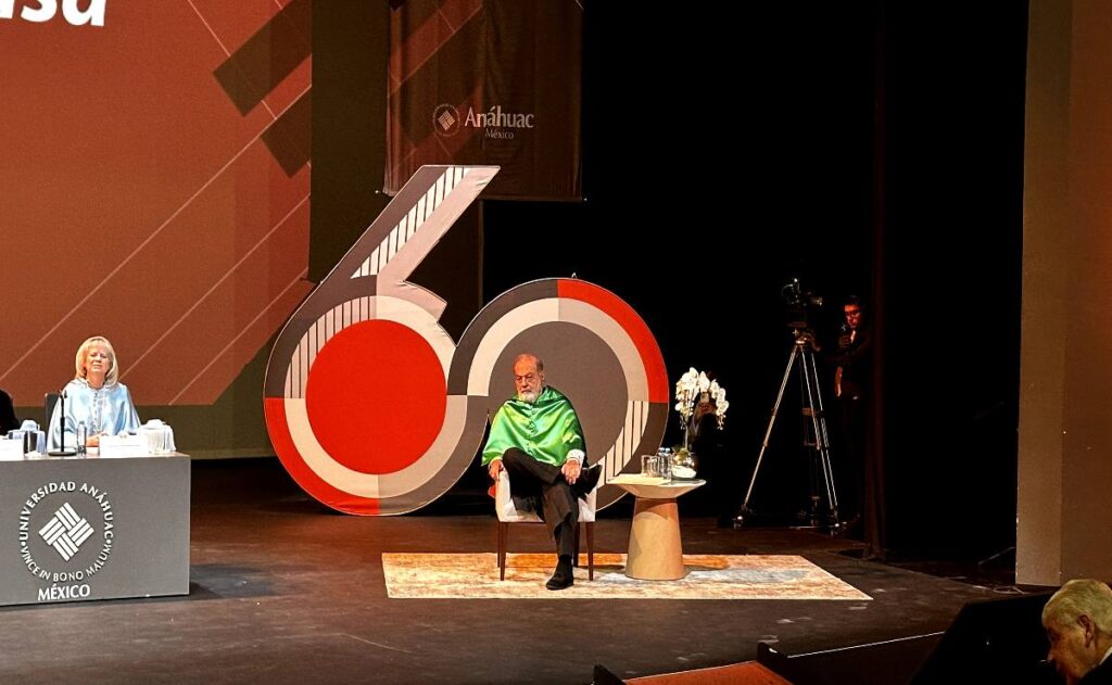 Carlos Slim recibe Doctorado Honoris Causa por la Anáhuac