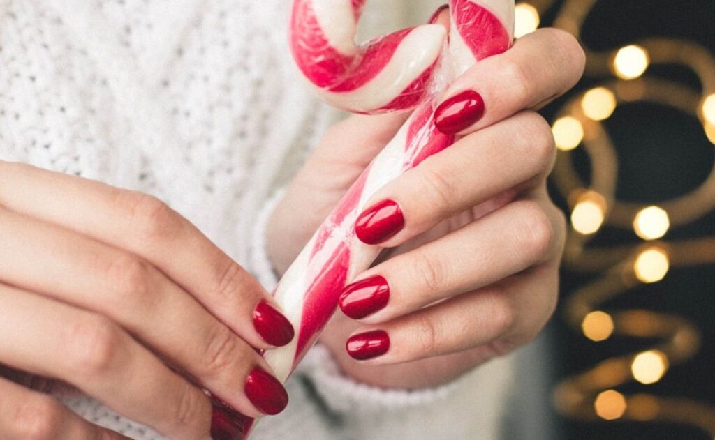 ¡Sin necesidad de gastar! 5 diseños de uñas que puedes hacer tú misma para Navidad ¡Sin necesidad de gastar! 5 diseños de uñas que puedes hacer tú misma para Navidad