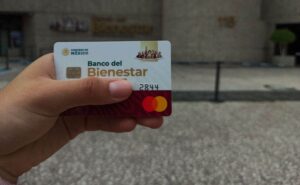 ¿Qué documentos piden para recoger la tarjeta del bienestar y cobrar tu beca?