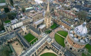 ¿Cuánto cuesta estudiar en la Universidad de Oxford en 2025?