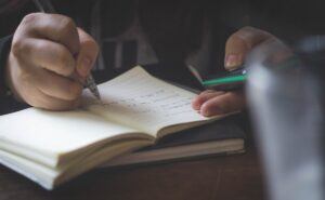 ¿Cuándo inicia la entrega de tarjetas para la beca media superior?