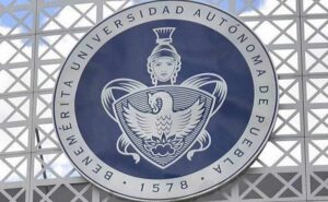 BUAP regresa a clases tras un mes de huelga