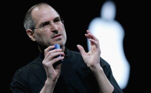 ¿Qué carrera estudió Steve Jobs para crear Apple?