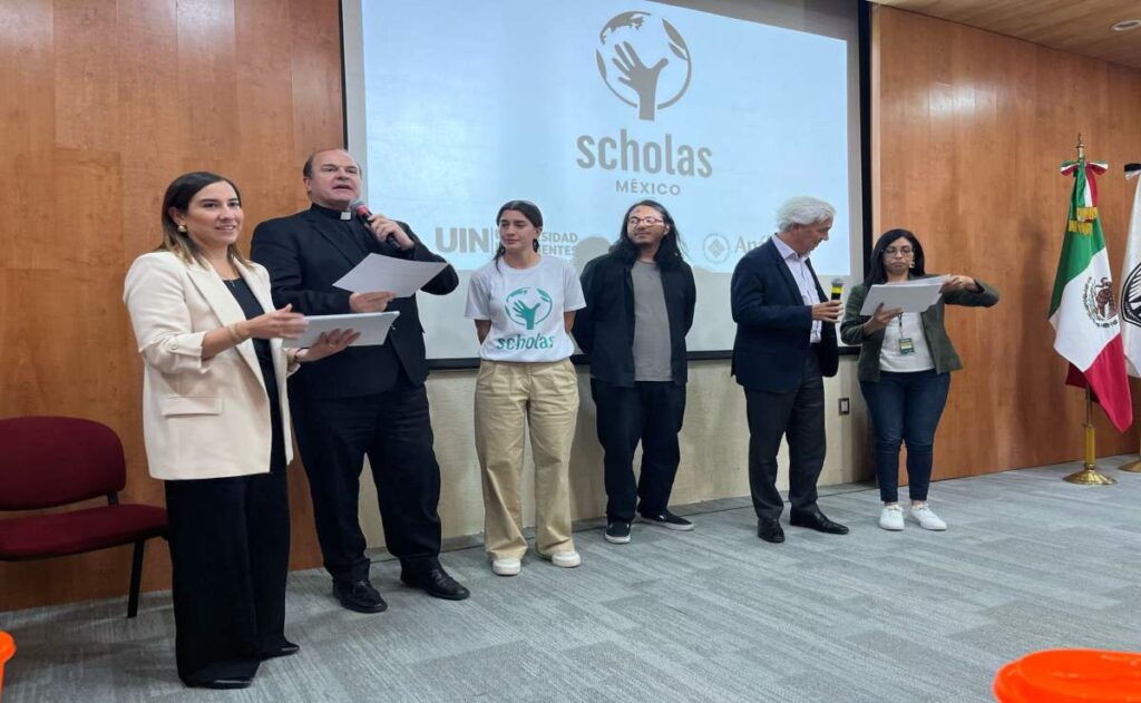 Unen corazones y mentes estudiantes de la Universidad Anáhuac e Insurgentes