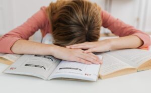 Las 2 carreras que no debes estudiar si no quieres ganar menos de 14 mil pesos 