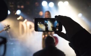 ¿Qué considerar en un celular para grabar en los conciertos?