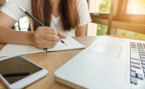 Más allá de la escuela: 5 alternativas para aprender a tu ritmo