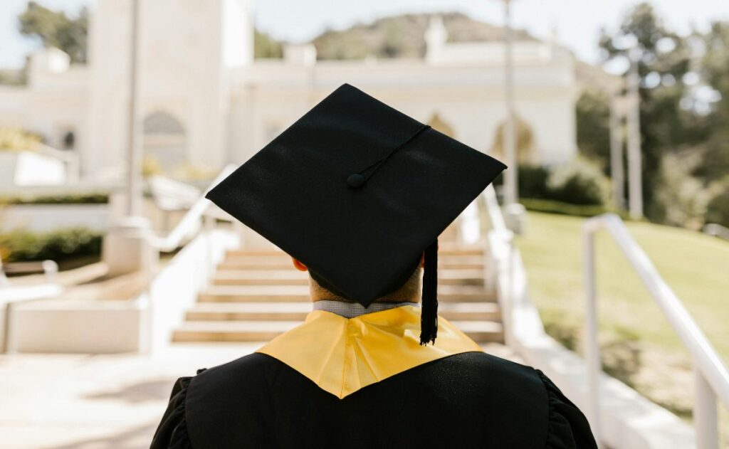 ¡Eleva tu carrera! Por qué estudiar un posgrado es la clave para tu éxito profesional