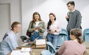 De la teoría a la práctica: cómo aplicar lo que aprendes en la universidad