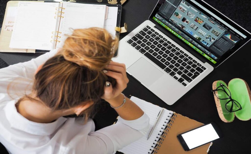 ¿No sabes qué estudiar? Así puedes usar a la IA como un orientador vocacional 