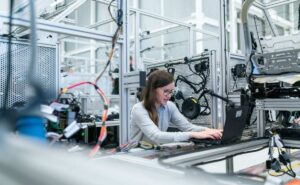 Inglés, la barrera invisible de las mujeres en carreras STEM