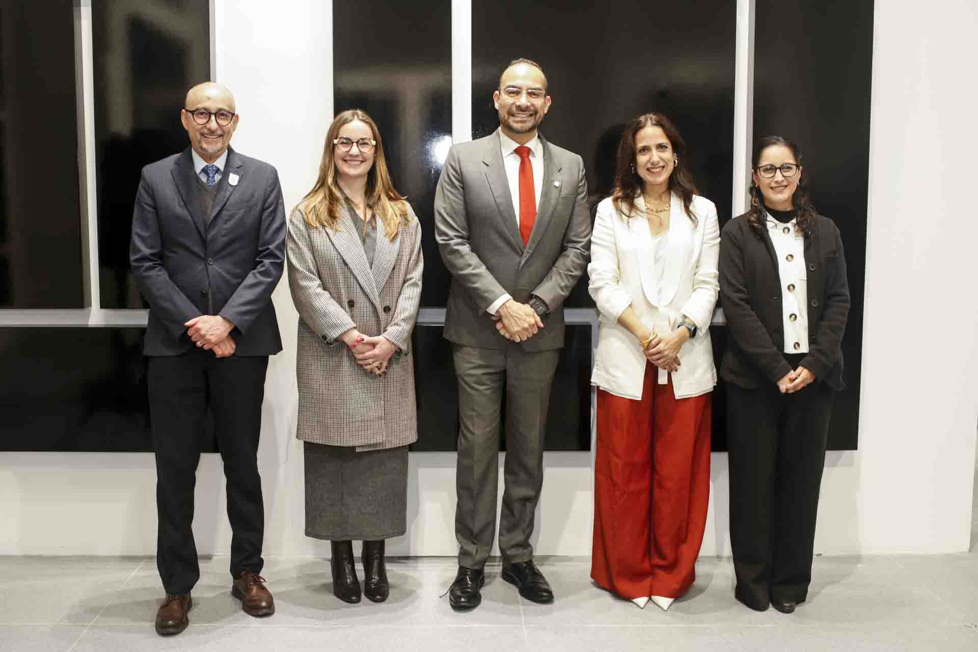 Dr. Alejandro Anaya, Mtra. Sofía Delgado, Dr. Luis Arriaga, Mtra. Ligia Rodríguez y Mtra. Graciela Flores.