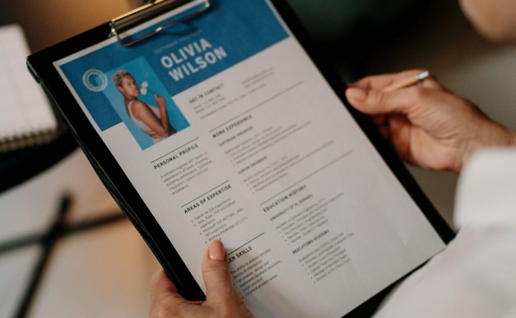 ¿Qué es lo que nunca debes poner en tu CV?