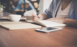 ¿ChatGPT para aprender inglés? Así usan la IA estudiantes para mejorar su pronunciación y fluidez