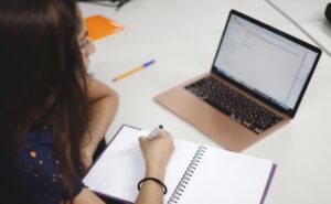 Convocatoria UnADM 2025: requisitos para estudiar la licenciatura sin examen
