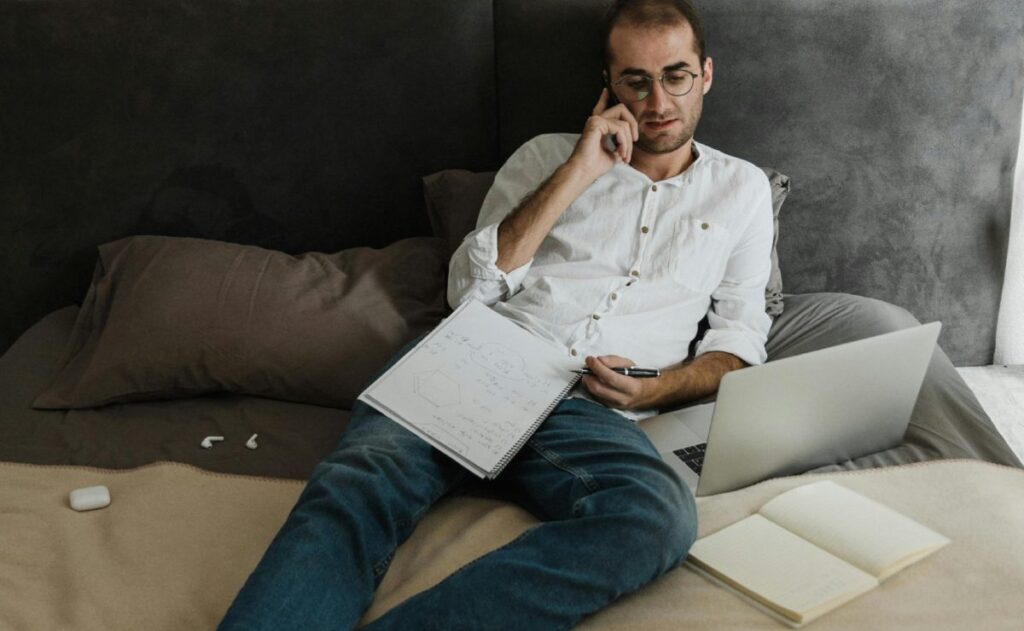 ¿Qué carreras estudiar para trabajar desde casa?
