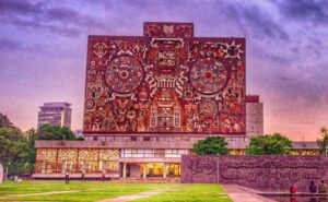 UNAM: por qué en unas carreras hay más ingresos que lugares ofertados