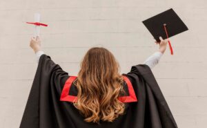 Cómo postularte a las becas universitarias para jefas de familia