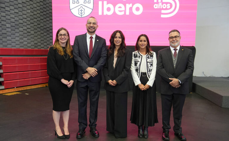 Sofía Delgado Ramírez; Luis Arriaga Valenzuela, Ligia Rodríguez Méndez, Graciela Flores Alcocer y José Luis Rivero Rojas. Foto: Leonardo Gómez/ GU