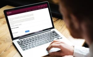 ¿Cómo consultar la cédula profesional por número?