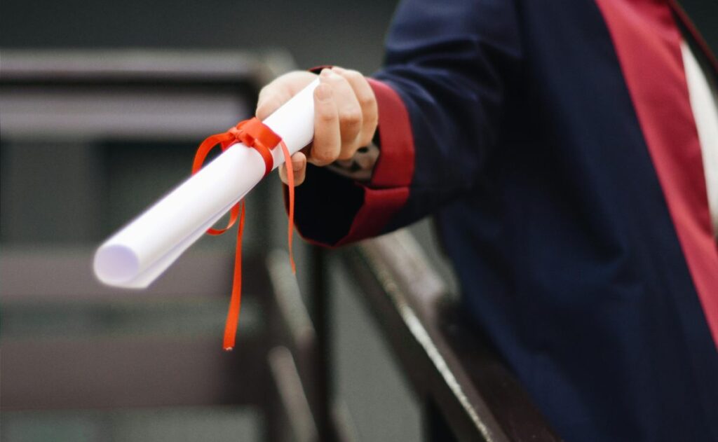 ¿Cómo registrar tu título y solicitar tu cédula 100% en línea?