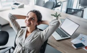 Autocompasión en la era de la productividad: cuidar la mente también es avanzar Autocompasión en la era de la productividad: cuidar la mente también es avanzar
