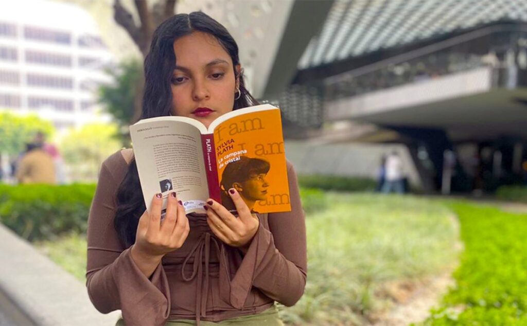 ¡Orgullo UNAM! Egresada del CCH Vallejo obtiene beca completa en Indiana