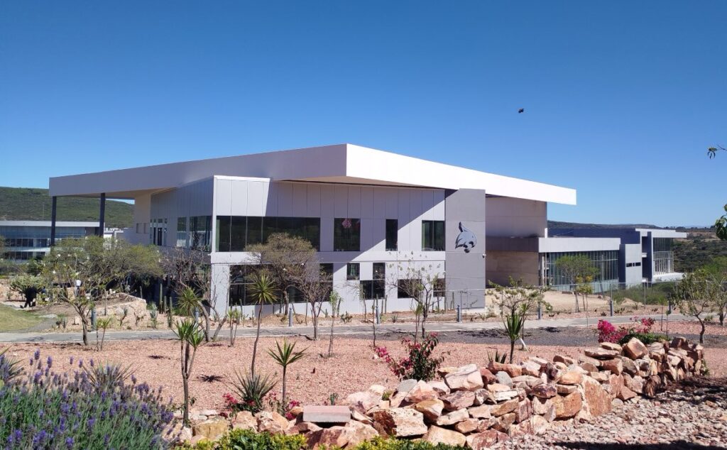 Texas State University inaugura edificio en Querétaro