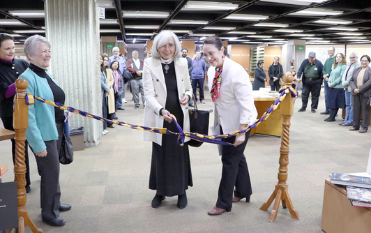 Catherine Block, presidenta del Comité Mexicano de Memoria del Mundo; Ana Rita Valero, presidenta del Centro de Conocimiento; María Andrea Giovine Yáñez, directora IIB/BNM/HNM.