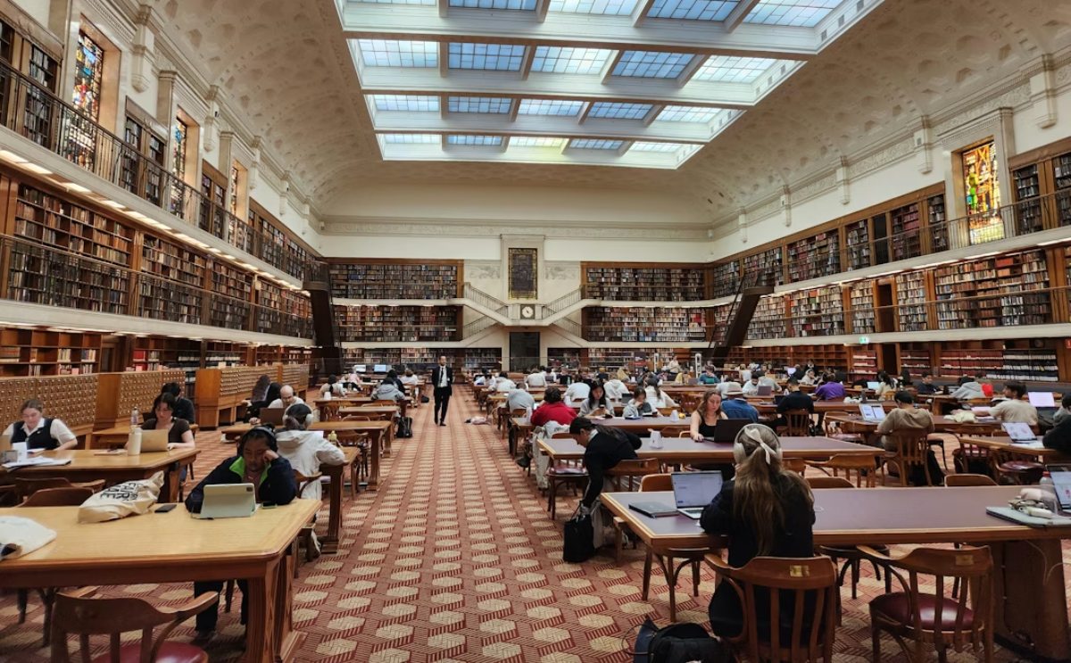 Cómo impacta la inteligencia artificial en bibliotecas universitarias