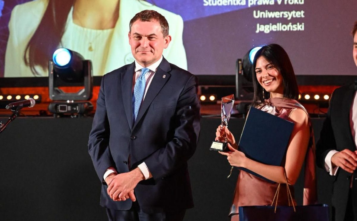 Mexicana es galardonada como la mejor estudiante internacional en Polonia