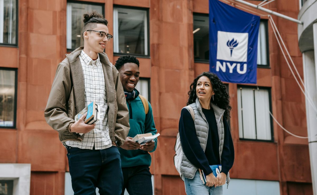 te-interesa-emprender-crear-moda-o-trabajar-en-medios-esta-beca-es-para-ti