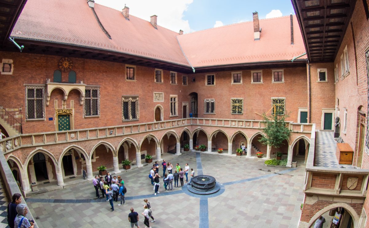 Así puedes estudiar en Polonia con una beca