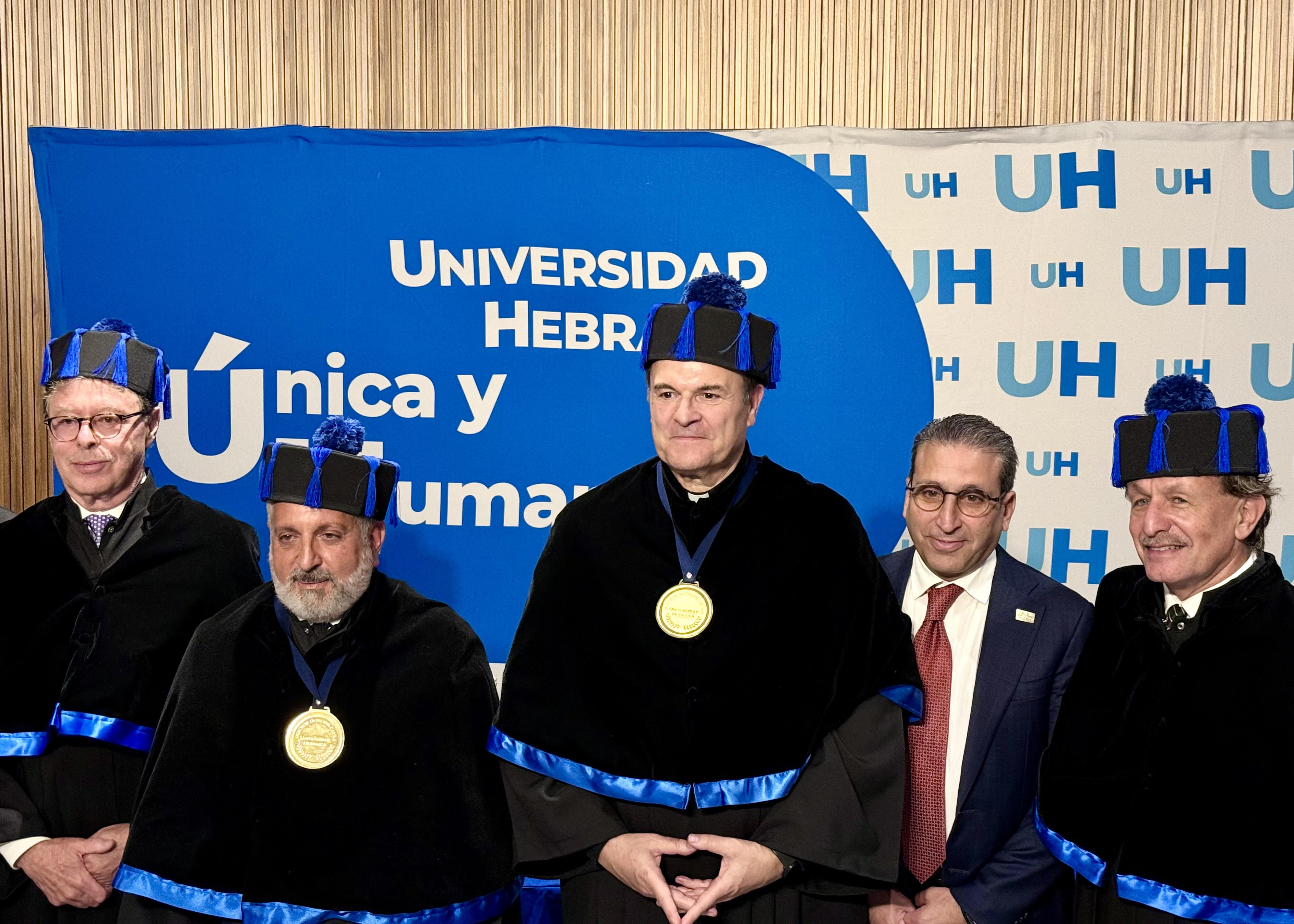 Reconocen a rector de la Universidad Anáhuac con Doctorado Honoris Causa. Foto: Israel Rivera