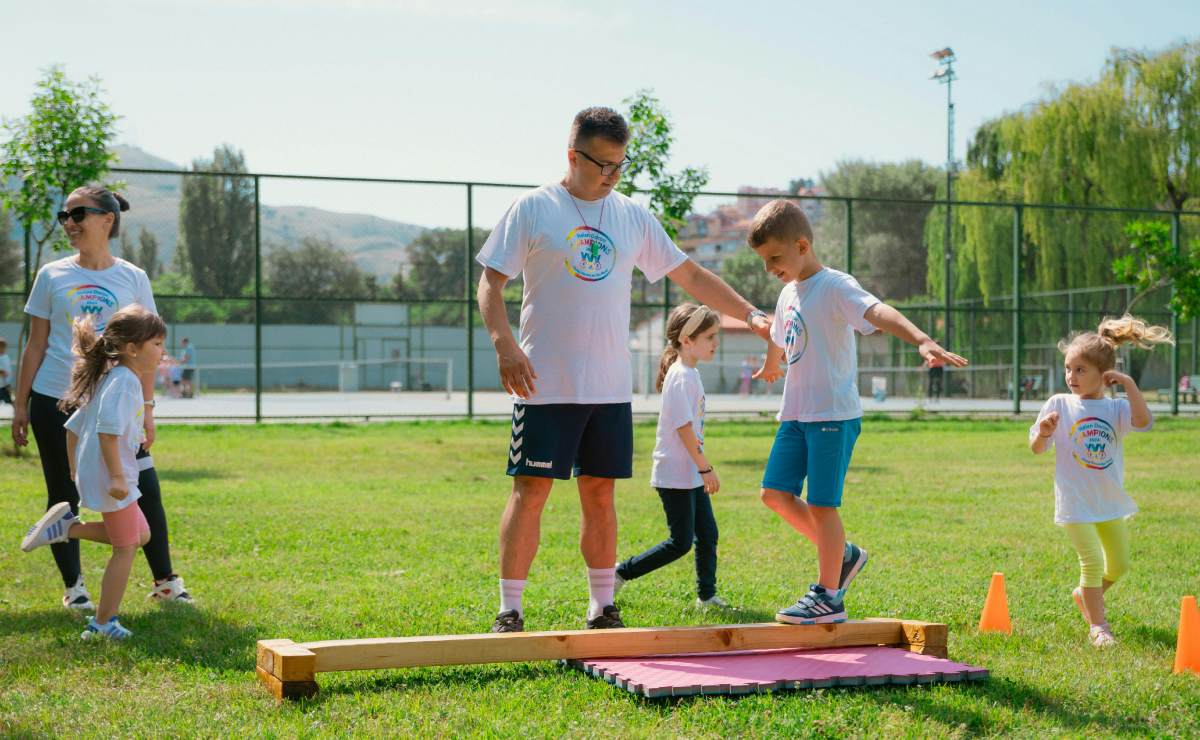 fce-busca-monitores-para-cursos-de-verano-infantil-asi-puedes-participar