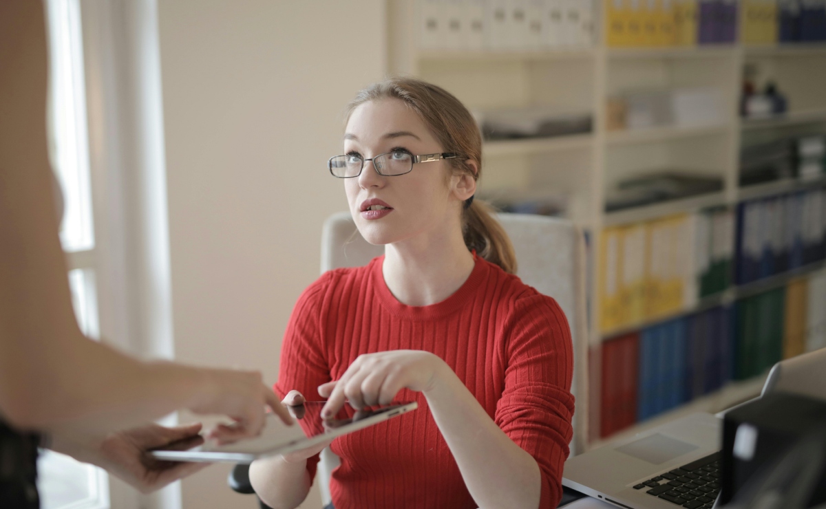 ¿Cómo detectar 'red flags' en tu primer empleo? Foto: Pexels