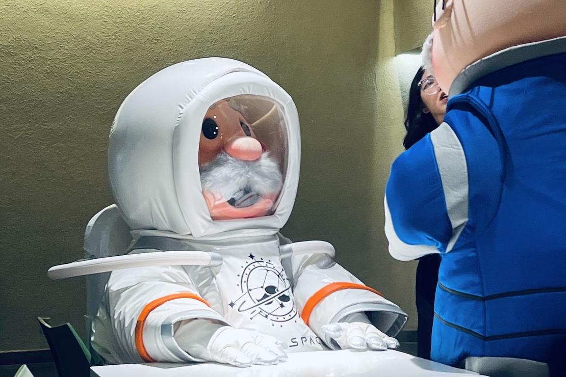 "Maestra Astronauta": el viaje del Dr. Simi al espacio ya tiene documental