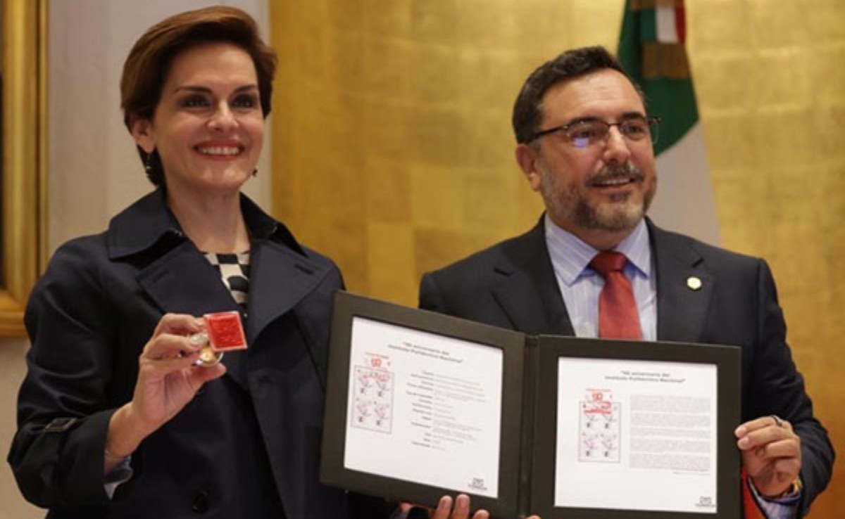 IPN celebra sus 90 años con timbre postal