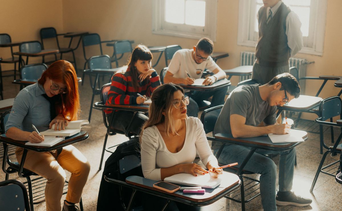 ¿Cuáles son las carreras que ofrece la Universidad Rosario Castellanos en Tlaxcala?