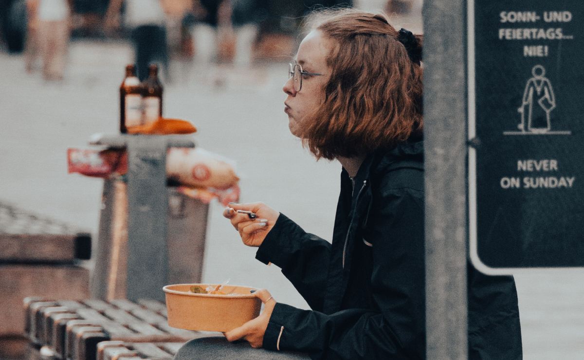 ¿Importa dónde y con quién comemos? Esto es lo que dice una experta de El Colmex