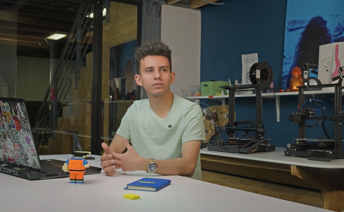 Ary Álvarez, de Chihuahua, construye herramientas de IA para reclutar empleados y mejorar la productividad personal. Foto: Microsoft.
