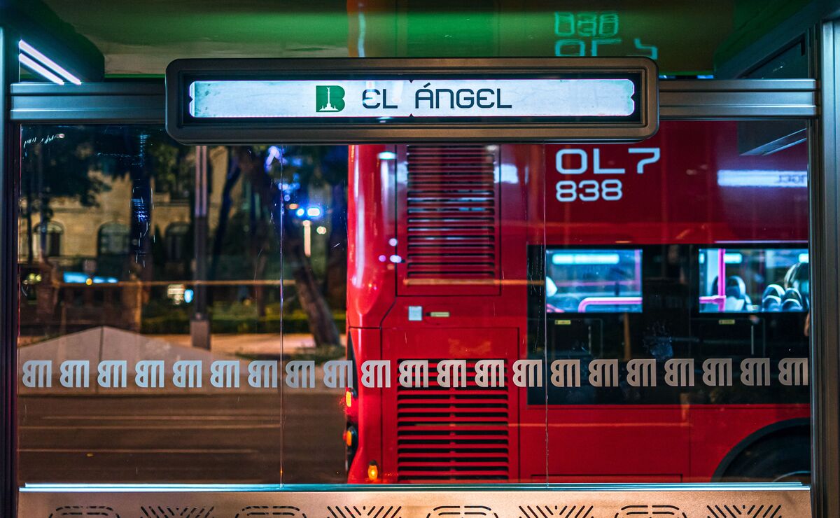 Prometen aumentar las becas para transporte de universitarios en 2027