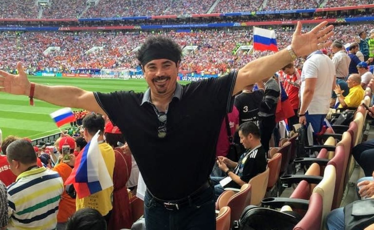 Conoce las tesis de cuatro celebridades mexicanas