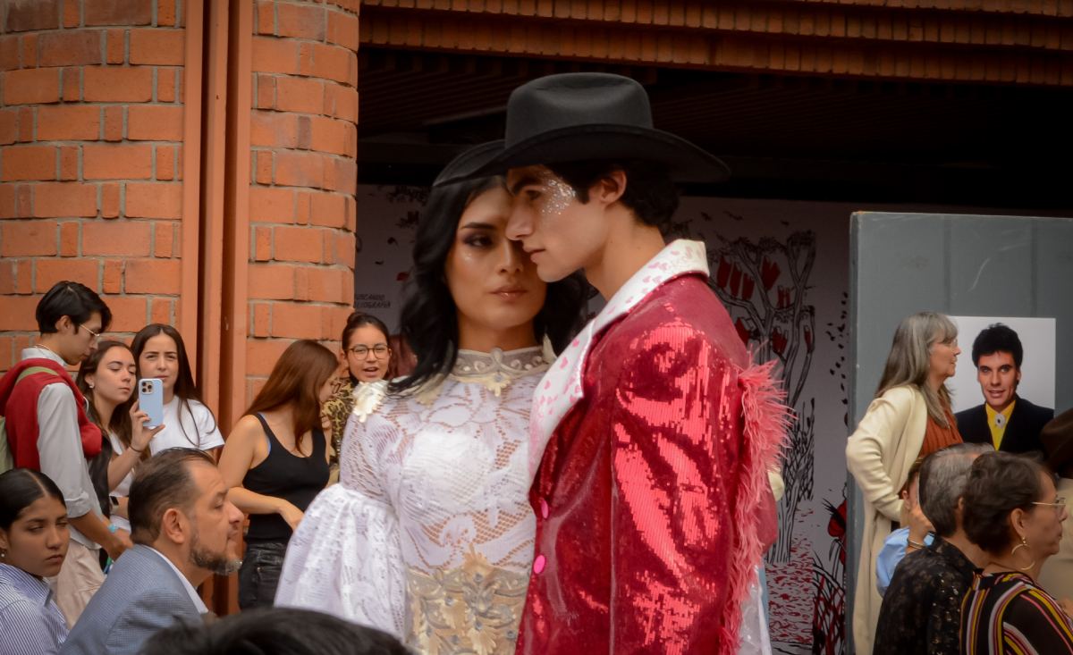 amor-eterno-un-desfile-de-la-ibero-lleno-de-color-y-musica