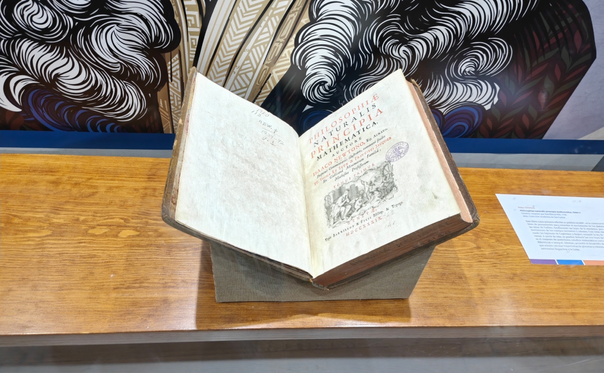 Una oportunidad para apreciar manuscritos y obras impresas de Isaac Newton y Albert Einstein, además de textos de los antiguos mayas. Foto: Especial