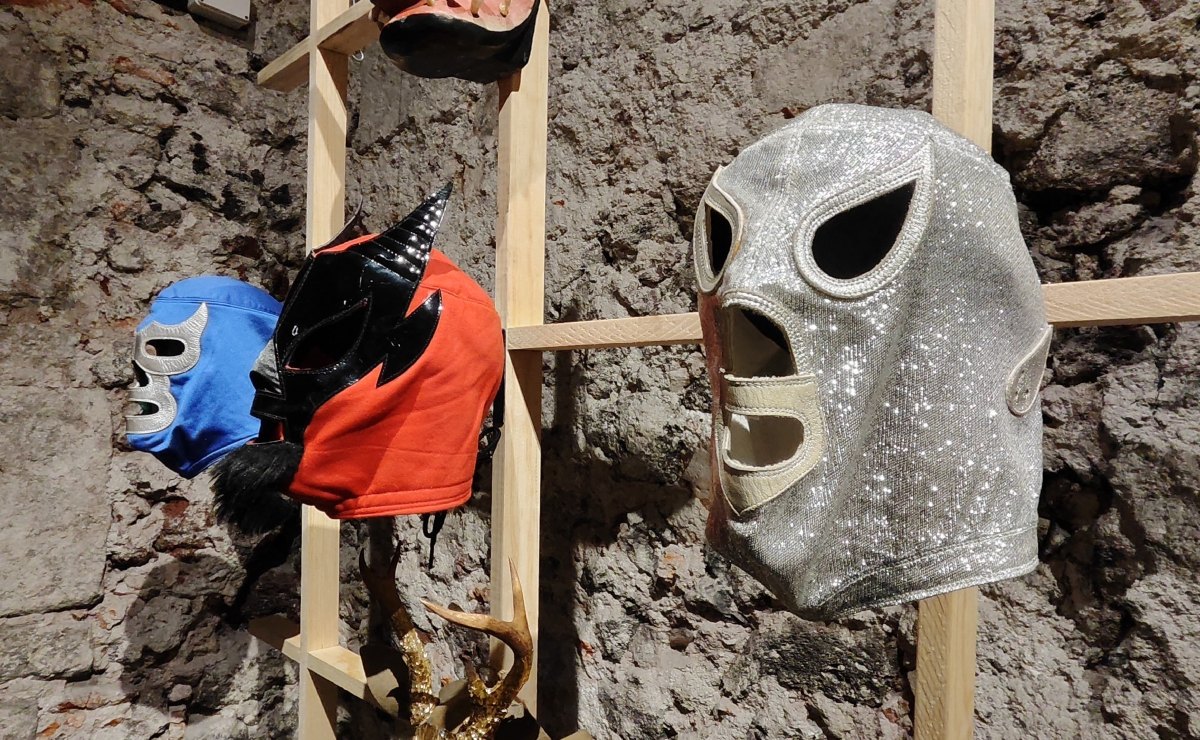 Máscaras que enseñan identidad: así es la exposición de El Claustro