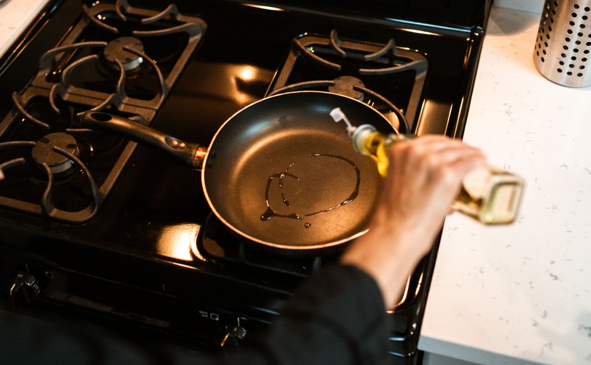 No todas las grasas son iguales: elegir aceites con grasas insaturadas y usarlos en cantidades adecuadas favorece una alimentación saludable. Foto: Pexels